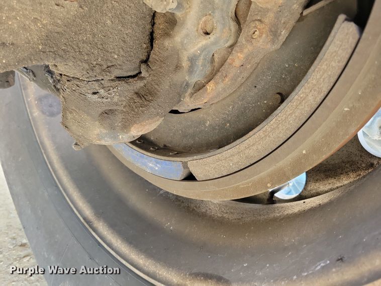 image for item DR4384 2013 Mack CHU613 semi truck