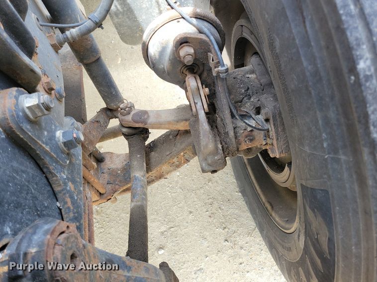 image for item DR4384 2013 Mack CHU613 semi truck