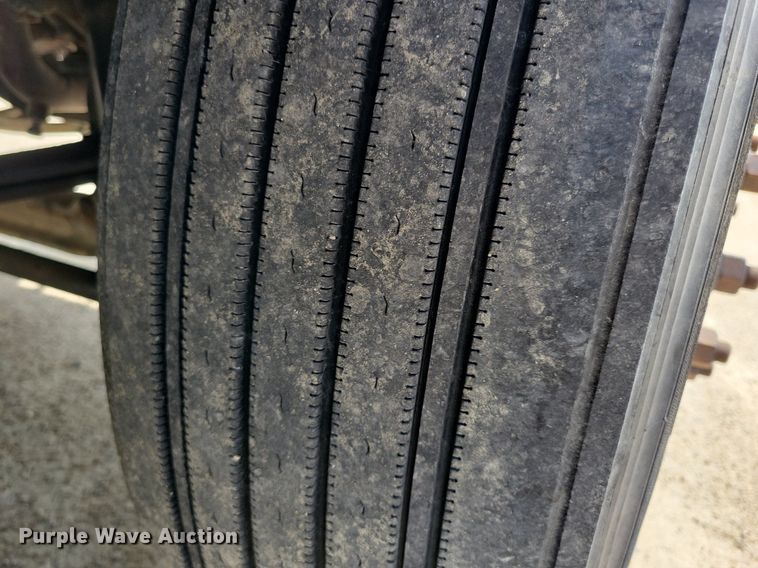 image for item DR4384 2013 Mack CHU613 semi truck