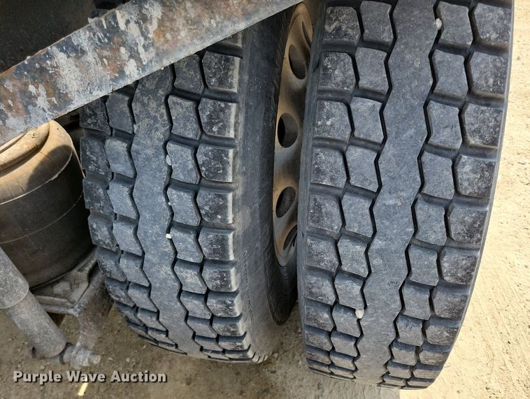 image for item DR4384 2013 Mack CHU613 semi truck