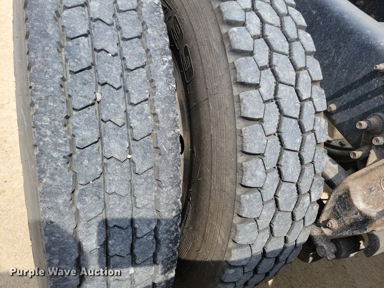 image for item DR4384 2013 Mack CHU613 semi truck