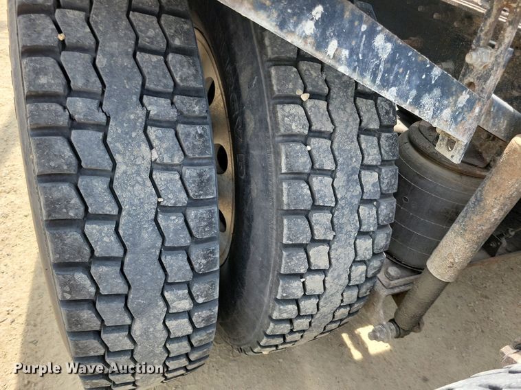 image for item DR4384 2013 Mack CHU613 semi truck