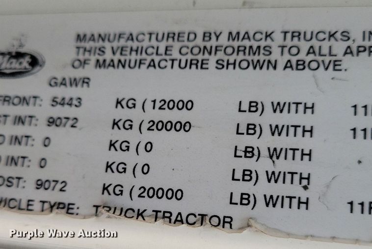 image for item DR4384 2013 Mack CHU613 semi truck