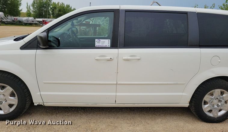 image for item DR4398 2013 Dodge Grand Caravan van