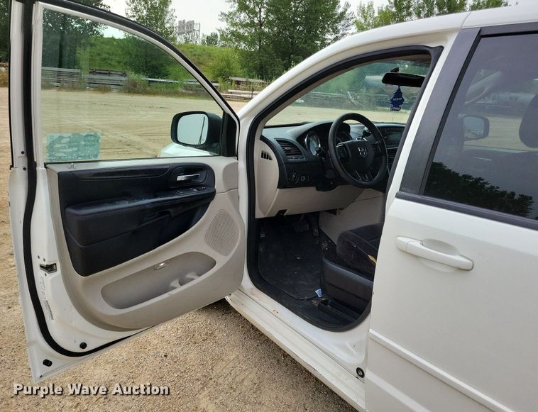 image for item DR4398 2013 Dodge Grand Caravan van