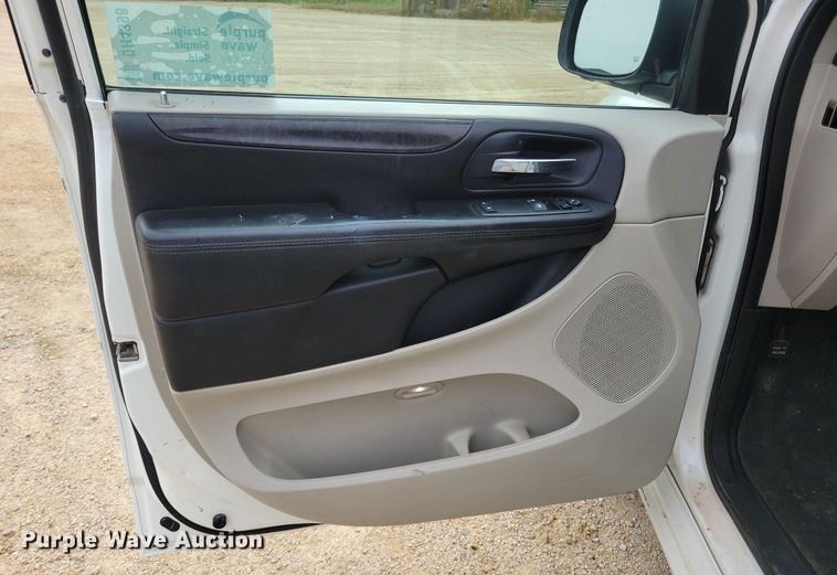 image for item DR4398 2013 Dodge Grand Caravan van