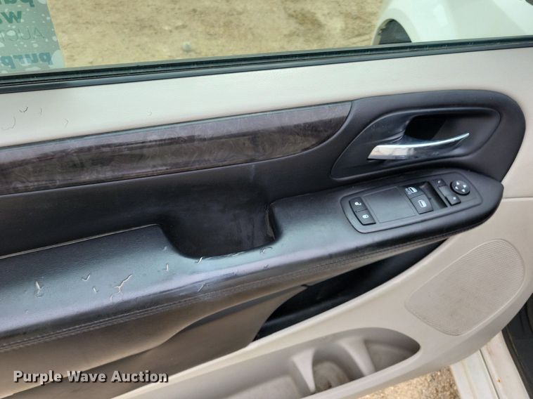 image for item DR4398 2013 Dodge Grand Caravan van