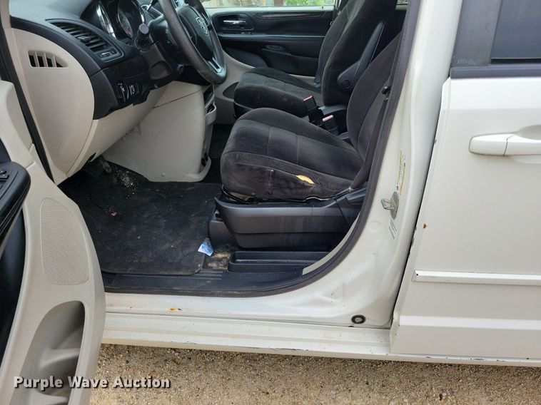 image for item DR4398 2013 Dodge Grand Caravan van