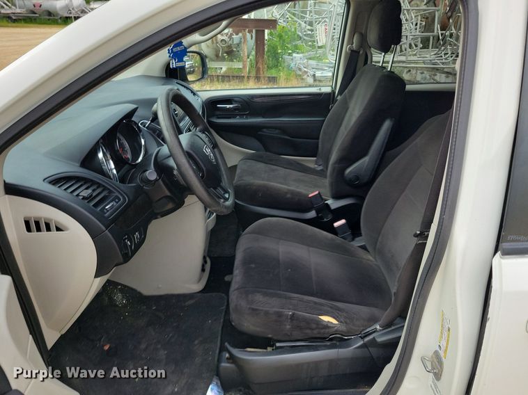 image for item DR4398 2013 Dodge Grand Caravan van