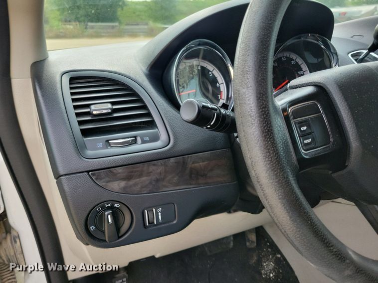 image for item DR4398 2013 Dodge Grand Caravan van