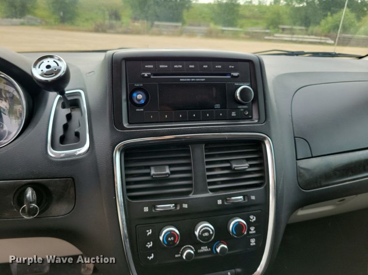 image for item DR4398 2013 Dodge Grand Caravan van