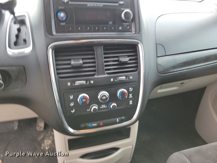 image for item DR4398 2013 Dodge Grand Caravan van