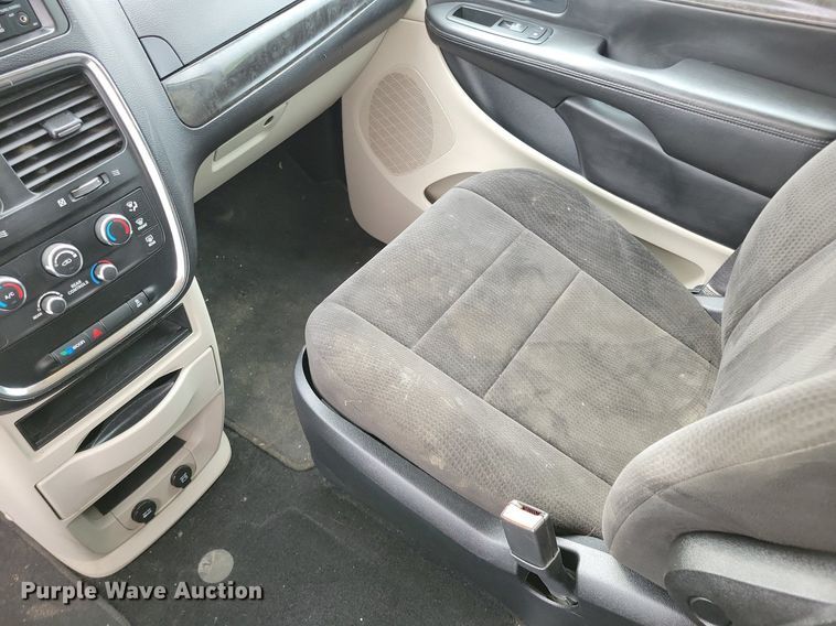 image for item DR4398 2013 Dodge Grand Caravan van