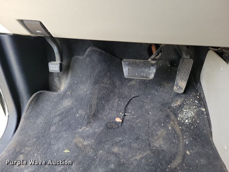 image for item DR4398 2013 Dodge Grand Caravan van