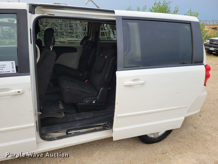 image for item DR4398 2013 Dodge Grand Caravan van