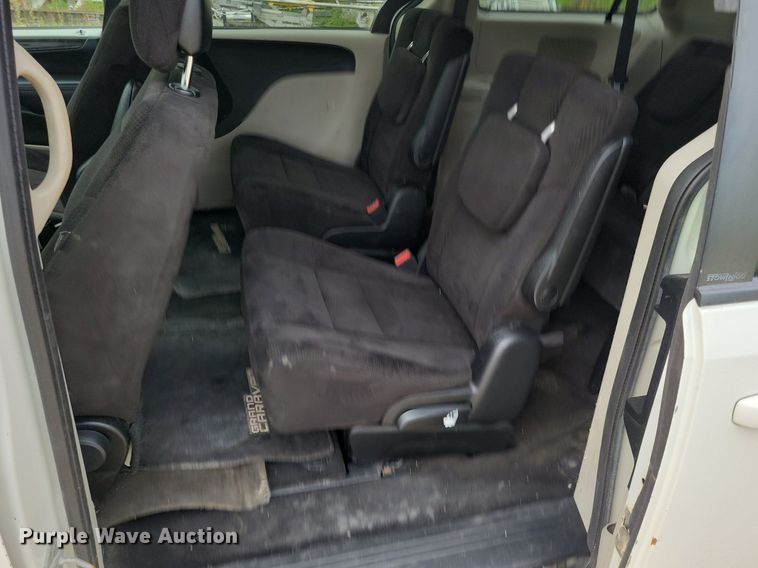 image for item DR4398 2013 Dodge Grand Caravan van