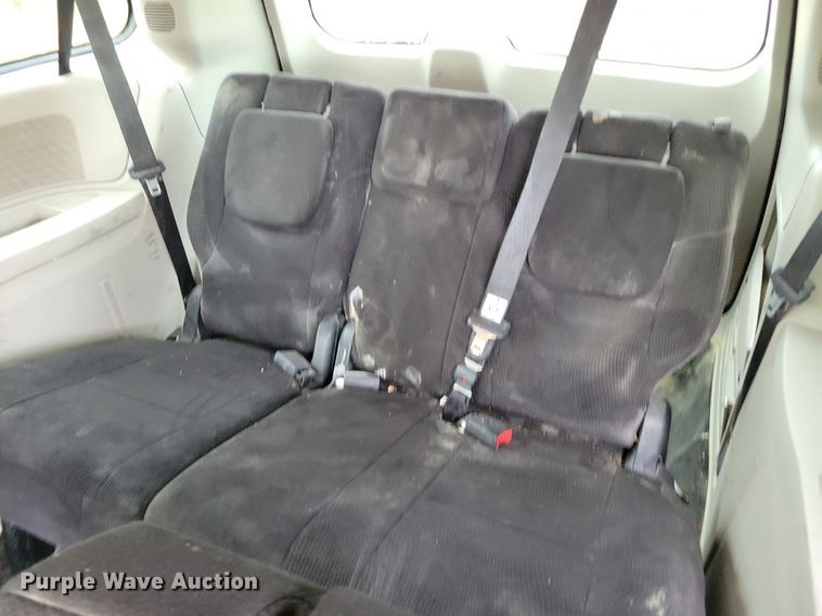 image for item DR4398 2013 Dodge Grand Caravan van