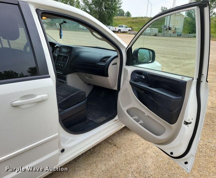 image for item DR4398 2013 Dodge Grand Caravan van