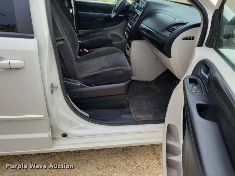 image for item DR4398 2013 Dodge Grand Caravan van