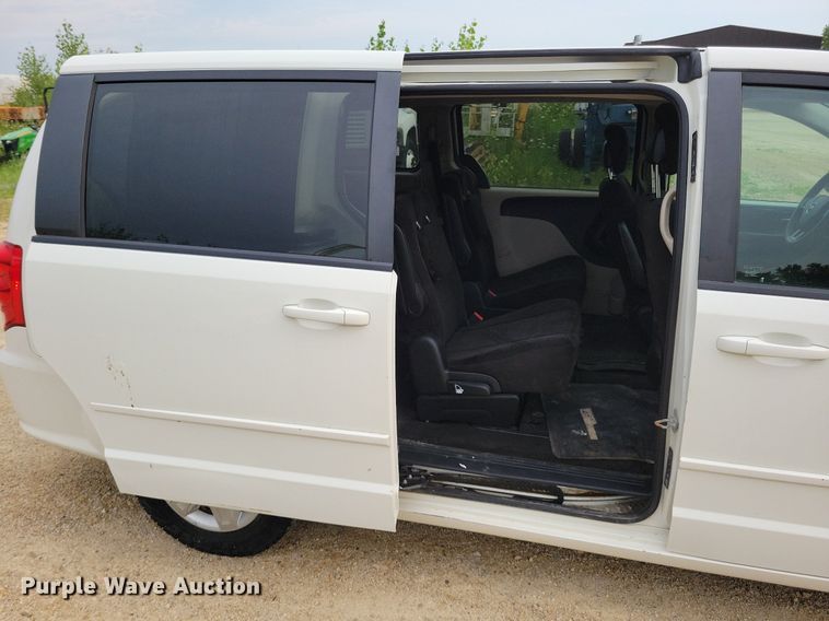 image for item DR4398 2013 Dodge Grand Caravan van