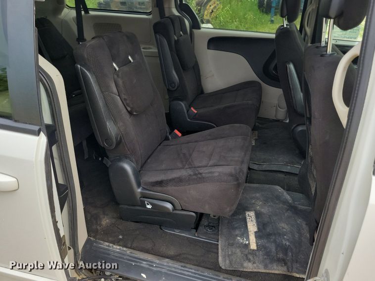 image for item DR4398 2013 Dodge Grand Caravan van