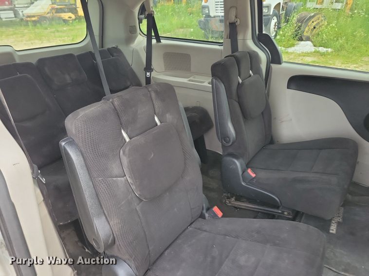 image for item DR4398 2013 Dodge Grand Caravan van