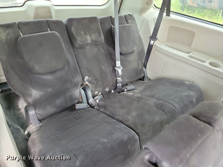 image for item DR4398 2013 Dodge Grand Caravan van