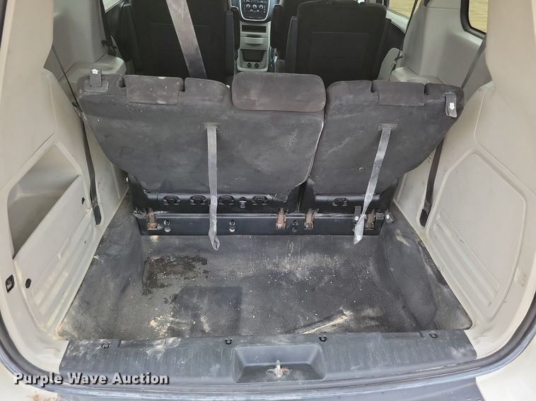 image for item DR4398 2013 Dodge Grand Caravan van