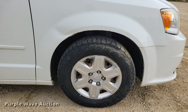 image for item DR4398 2013 Dodge Grand Caravan van