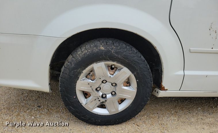 image for item DR4398 2013 Dodge Grand Caravan van