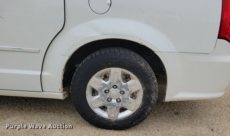 image for item DR4398 2013 Dodge Grand Caravan van