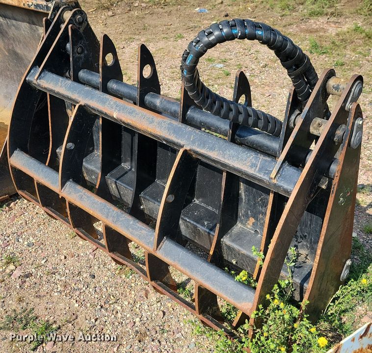 image for item DR4428 Quick Attach skid steer grapple bucket