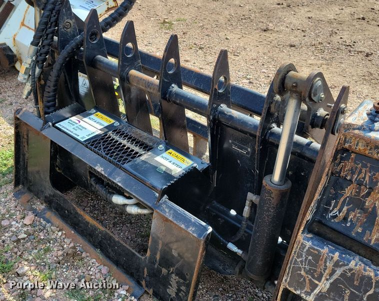 image for item DR4428 Quick Attach skid steer grapple bucket