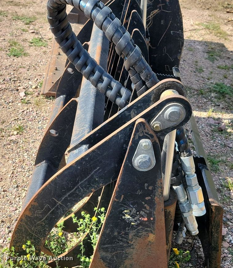 image for item DR4428 Quick Attach skid steer grapple bucket