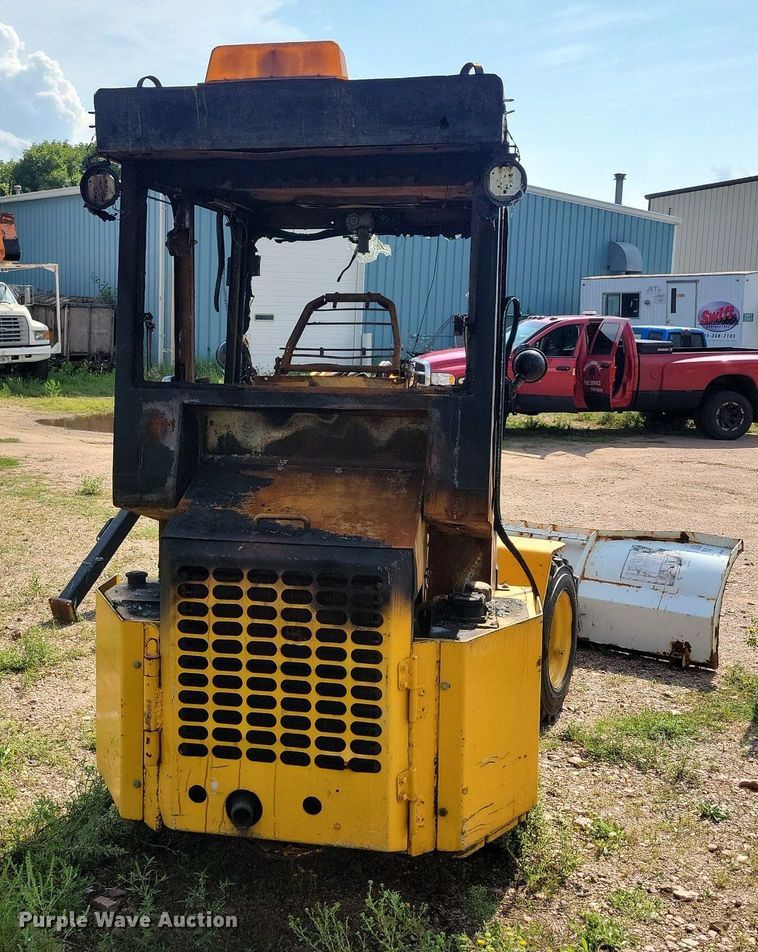 image for item DR4430 1997 NMC Wollard Swinger AG2000 wheel loader