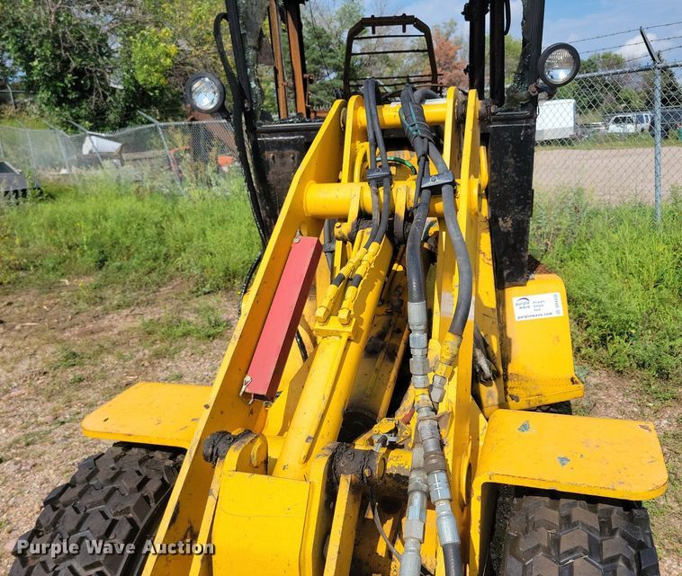 image for item DR4430 1997 NMC Wollard Swinger AG2000 wheel loader