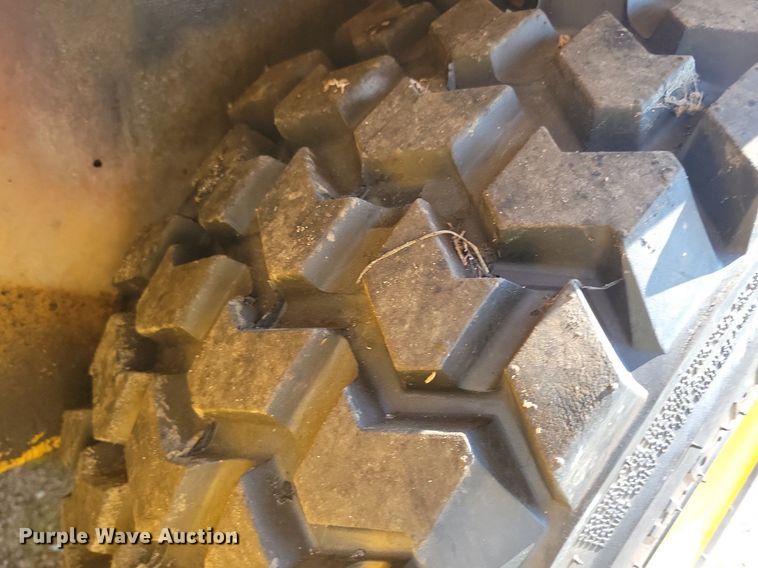 image for item DR4430 1997 NMC Wollard Swinger AG2000 wheel loader