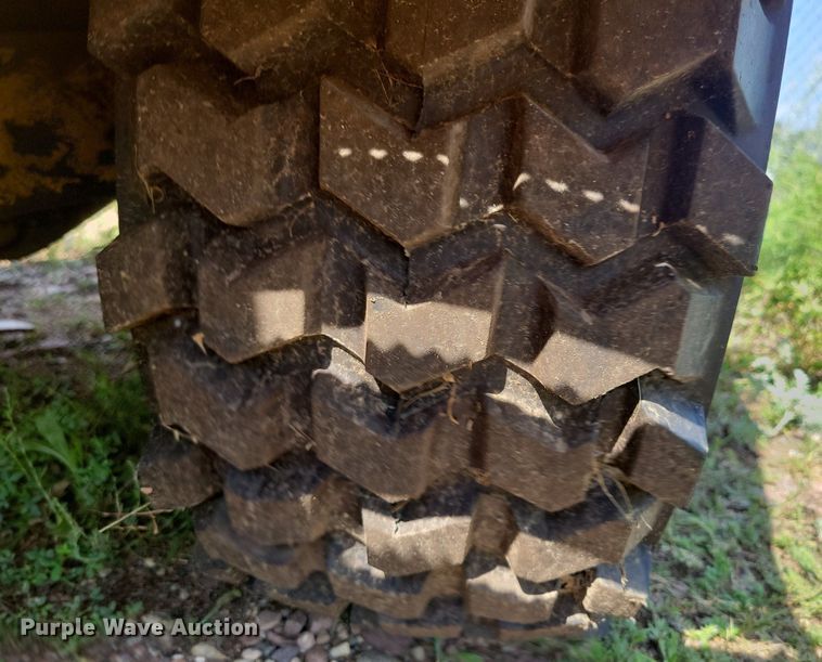 image for item DR4430 1997 NMC Wollard Swinger AG2000 wheel loader