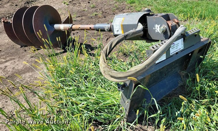 image for item DR4432 2013 Bobcat 15C skid steer auger