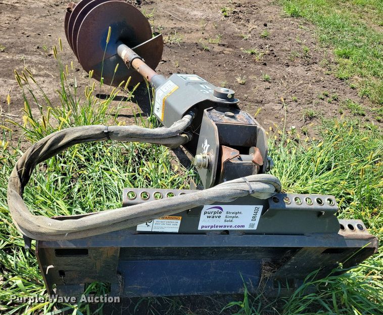 image for item DR4432 2013 Bobcat 15C skid steer auger