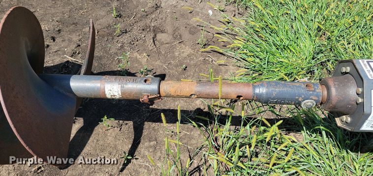 image for item DR4432 2013 Bobcat 15C skid steer auger