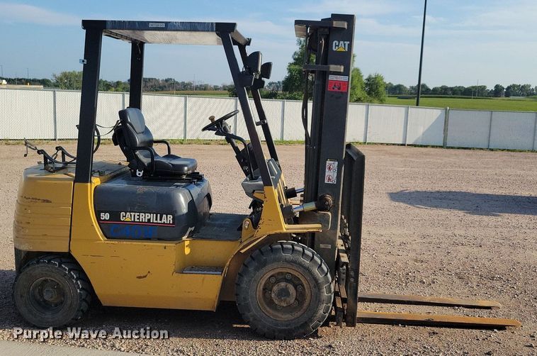 image for item DR4448 1997 Caterpillar GP25 forklift