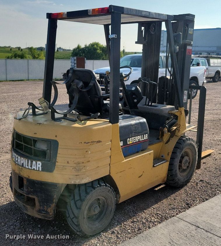 image for item DR4448 1997 Caterpillar GP25 forklift