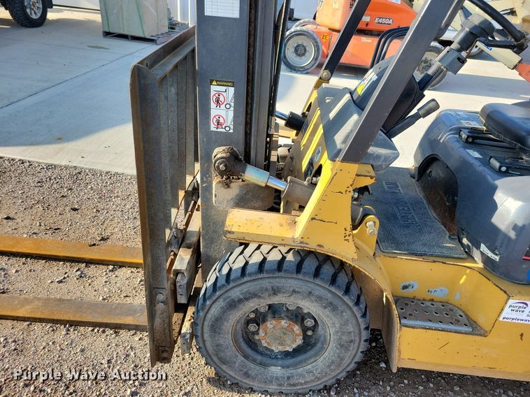 image for item DR4448 1997 Caterpillar GP25 forklift