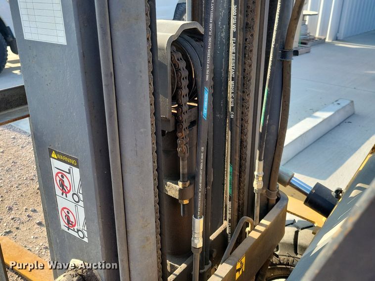 image for item DR4448 1997 Caterpillar GP25 forklift