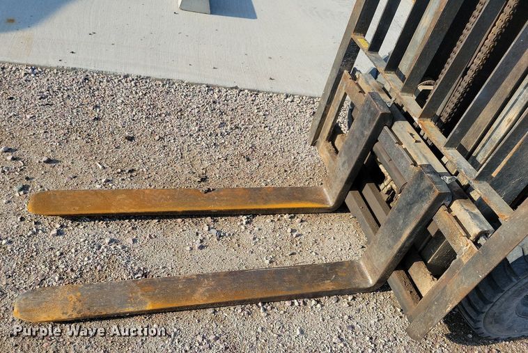 image for item DR4448 1997 Caterpillar GP25 forklift