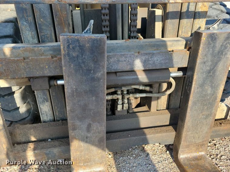 image for item DR4448 1997 Caterpillar GP25 forklift