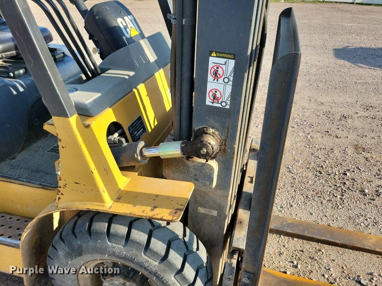 image for item DR4448 1997 Caterpillar GP25 forklift