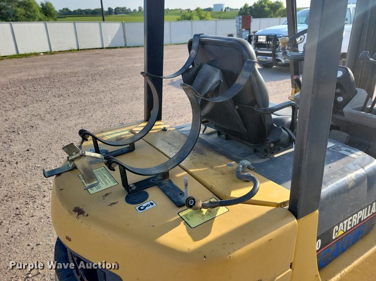 image for item DR4448 1997 Caterpillar GP25 forklift