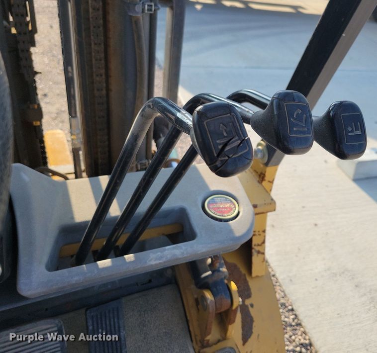 image for item DR4448 1997 Caterpillar GP25 forklift